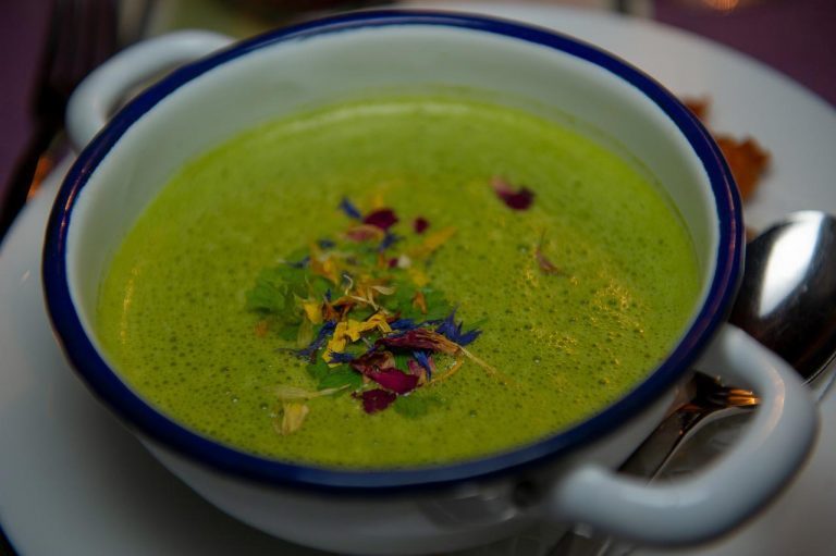 Gazpacho verde: el plato veggie que tomarás todos los días de verano
