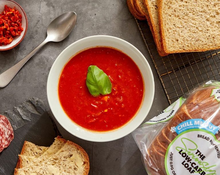 La receta de Jordi Cruz para un gazpacho de fresas sublime