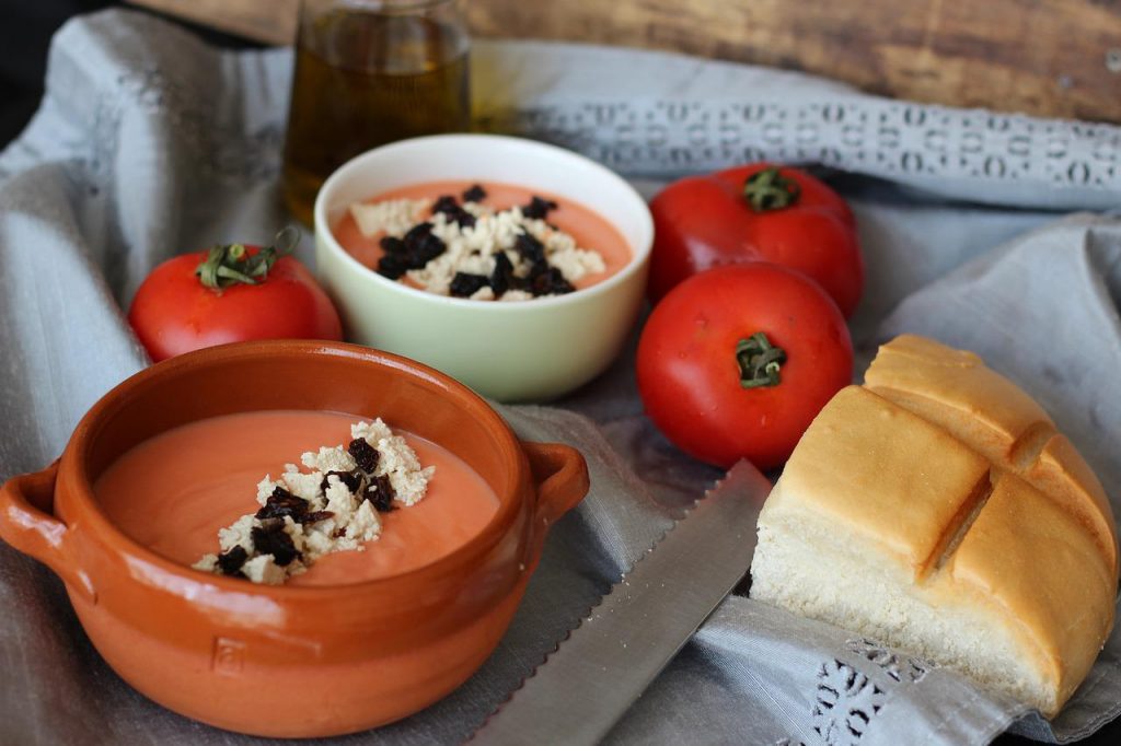 Salmorejo cordobés: la auténtica receta tradicional de la abuela 97 La receta de la abuela de un auténtico salmorejo cordobés tradicional