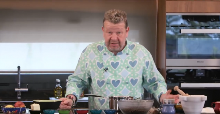 La lasaña de Chicote que todo el mundo que la prueba repite