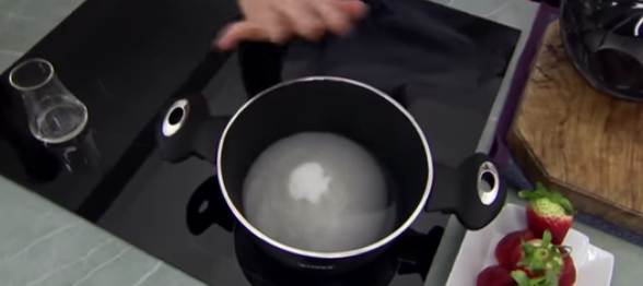 La sopa de fresas de Arguiñano a la que nadie dirá que no