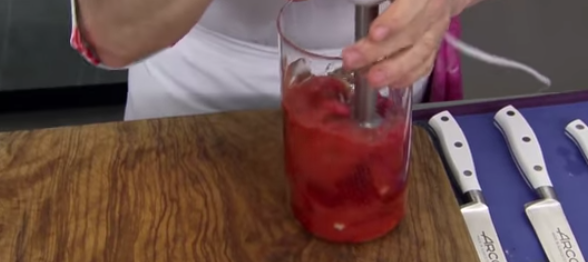 La sopa de fresas de Arguiñano a la que nadie dirá que no