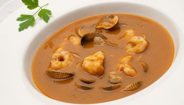 La sopa de pescado de Arguiñano que prepara su hija en casa