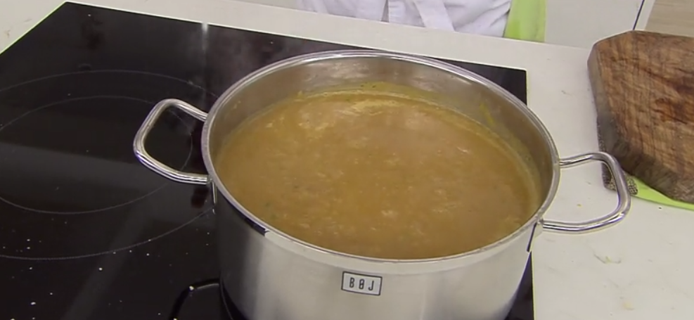 La sopa de pescado de Arguiñano que prepara su hija en casa