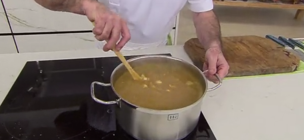 La sopa de pescado de Arguiñano que prepara su hija en casa