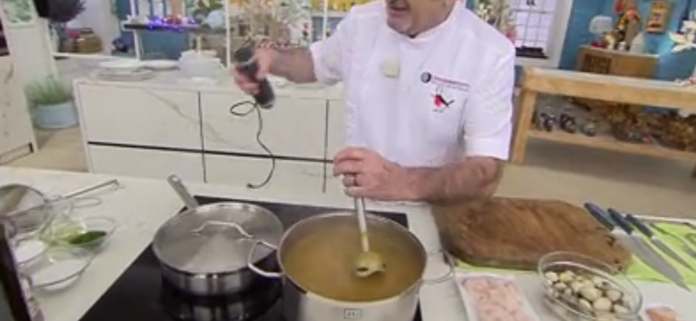 La sopa de pescado de Arguiñano que prepara su hija en casa