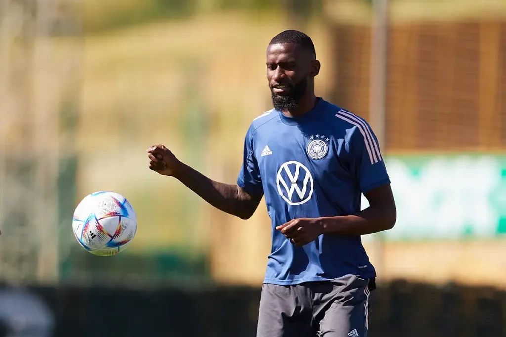 Los merengues empiezan analizar a Antonio Rüdiger como jugador blanco 
