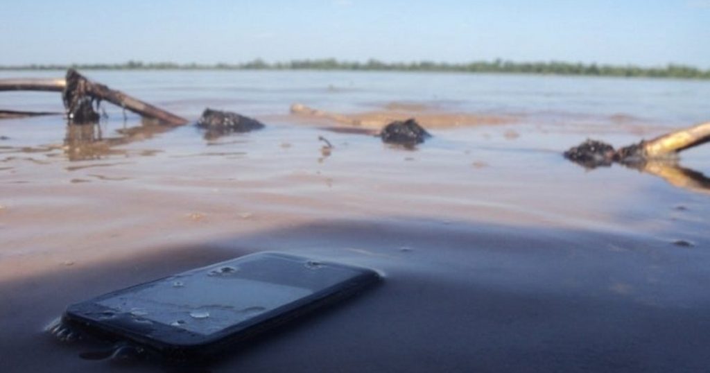 Los motivos por los que no deberías llevarte tu iPhone a la playa 47 ¿Tu iPhone al agua?