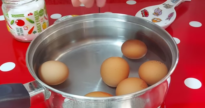 Los originales huevos rellenos de langostinos de Beatriz Cocina que querrás hacer