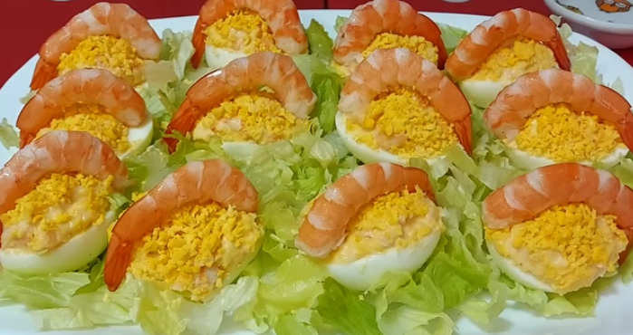 Los originales huevos rellenos de langostinos de Beatriz Cocina que querrás hacer