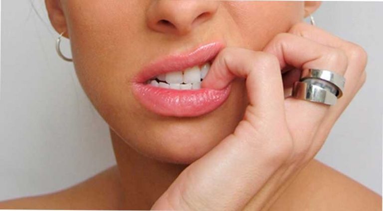 Los problemas de salud que tiene morderse las uñas