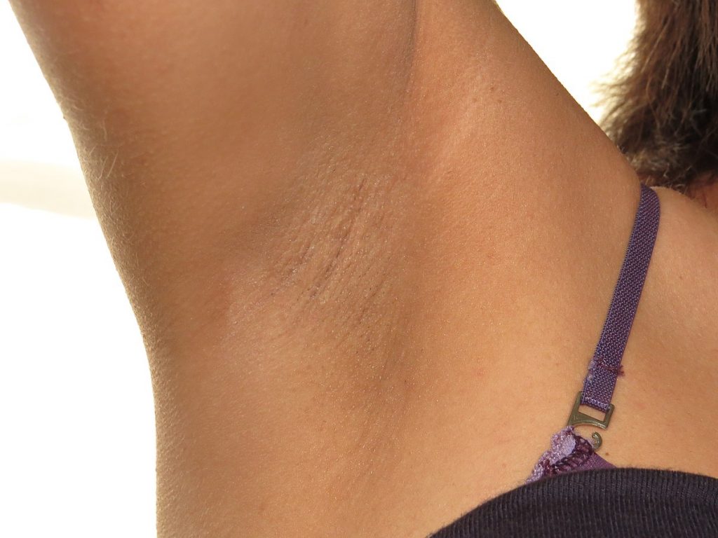 ¿Que permiten los ganglios ubicados en las axilas?