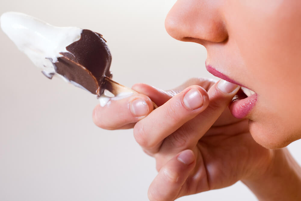 ¿Dónde se encuentran enclavados los dientes?