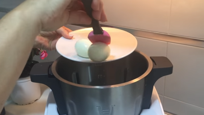 triturar huevos