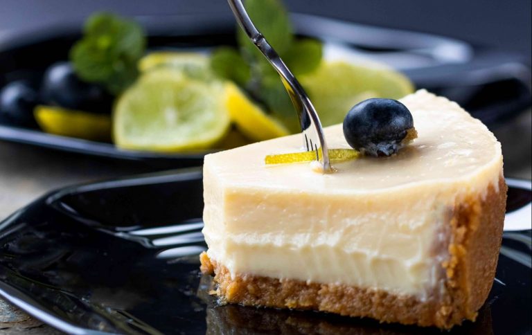 Sara Carbonero prepara una tarta de limón sin horno que será la envidia de Arguiñano