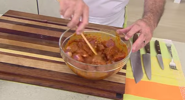 Te desvelamos qué le echa Arguiñano a sus pinchos morunos para que estén tan buenos