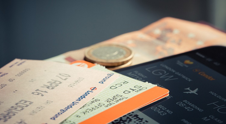 Lugares donde guardar tu dinero a la hora de viajar en avión