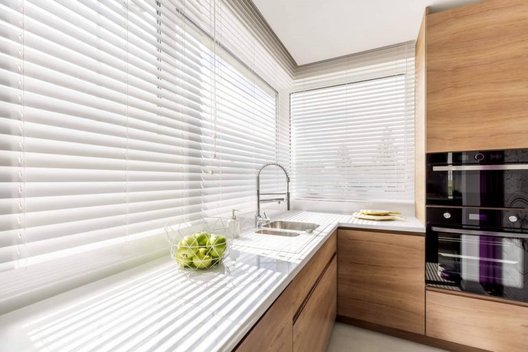 Luxury Poroject ofrece un amplio catálogo de cortinas venecianas para proteger el interior de las viviendas
