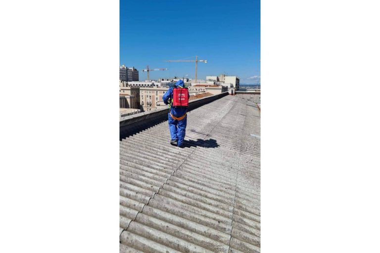 Evitar problemas de salud con la retirada de uralita en los tejados y edificios de Madrid con el soporte de Arkitex Pro Asistencia