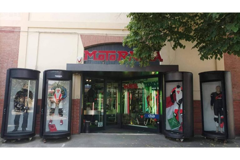 Motocard se hace con la emblemática tienda física de Motorama en Florencia