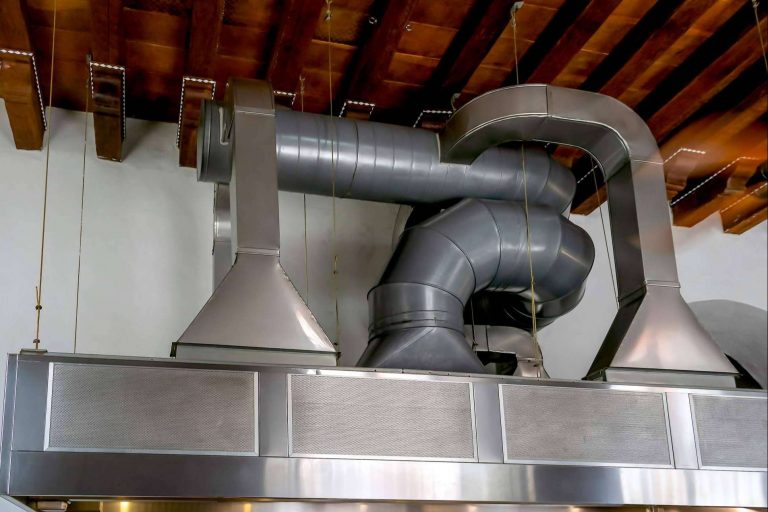Los servicios de limpieza y mantenimiento de las extracciones de humo en cocinas industriales de Tecnigras