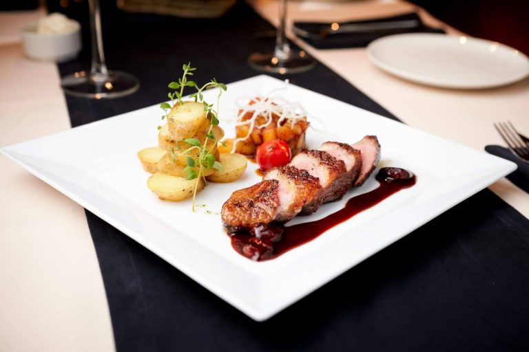 Gran variedad de comida gourmet en la tienda Vinomet