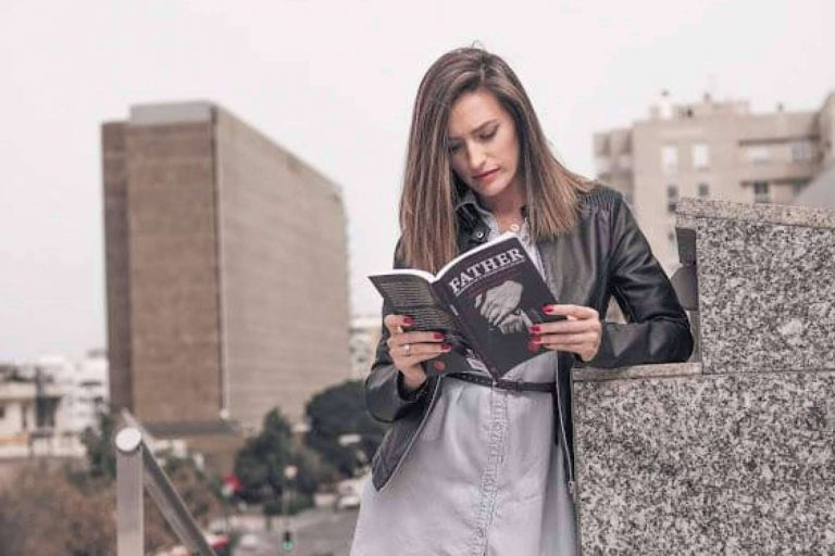 La edición en inglés e italiano de 'Padre', de Jose. A. Kapelo