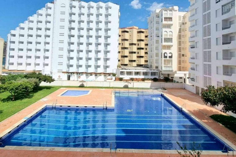 Apartamento en el edificio Mar de Plata de Casa Bonanza con vistas laterales al mar y a la montaña