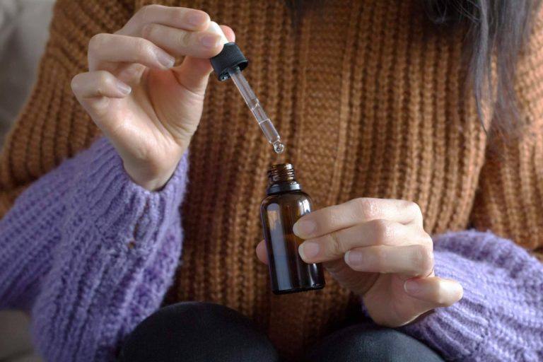 Los beneficios de las Flores de Bach para el bienestar emocional y físico de las personas, con el Centro de Naturopatía y la Salud