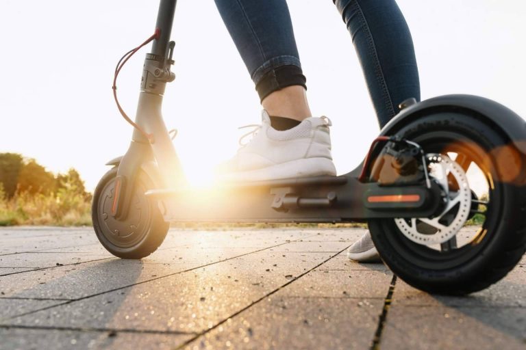¿Cambiar el coche por un patinete eléctrico es posible? Los profesionales de Globerada responden