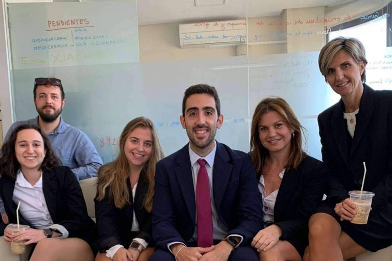 CBLingua tiene un amplio equipo de traductores jurados en todos los idiomas que ofrecen sus servicios de traducción oficial