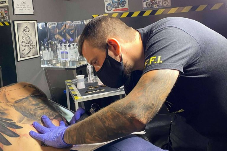 Cómo cuidar los tatuajes en verano