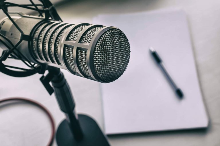 Crear un podcast de empresa es posible con Cursos Podcast