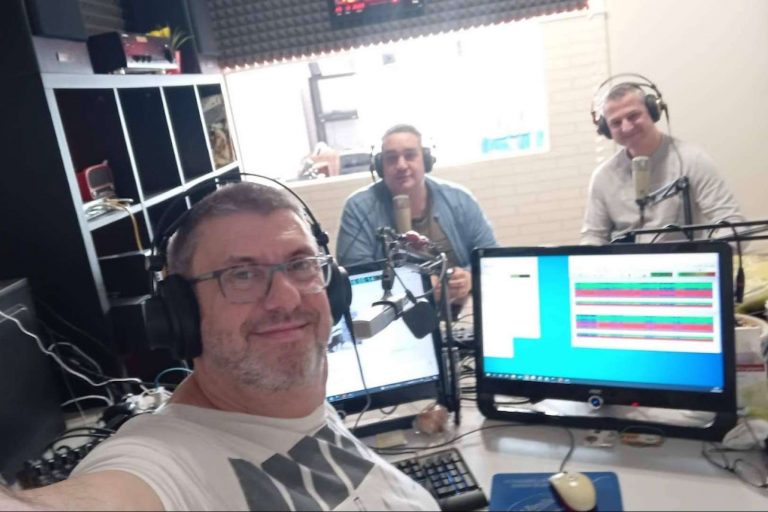 Café Con Radio, un programa de radio presentado por José Antonio Aguilera