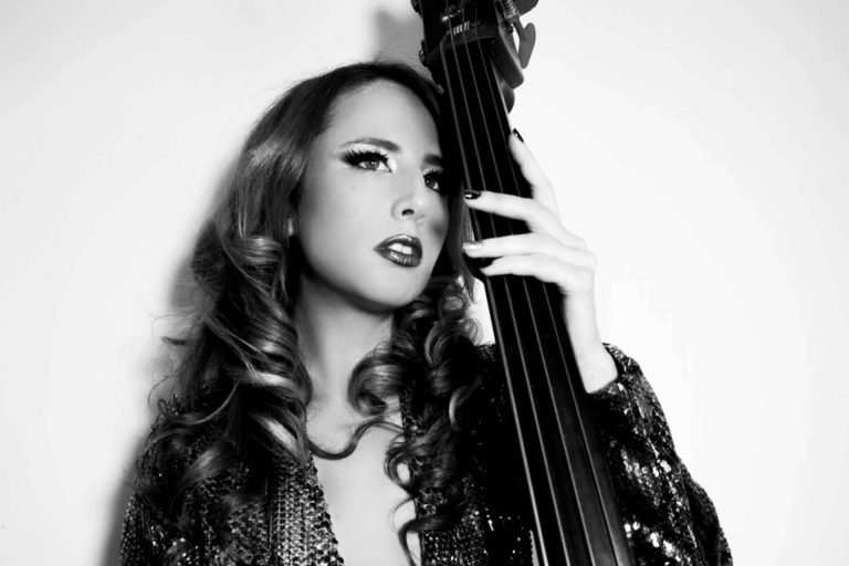 El espectáculo de la cantante española Ava Phoenix