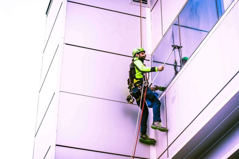 WorkProtec explica cuáles son los mitos y leyendas sobre los trabajos verticales