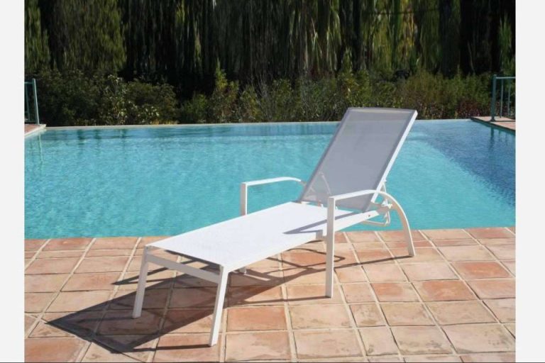 Decorar y ambientar jardines con la tienda de muebles Camino a Casa