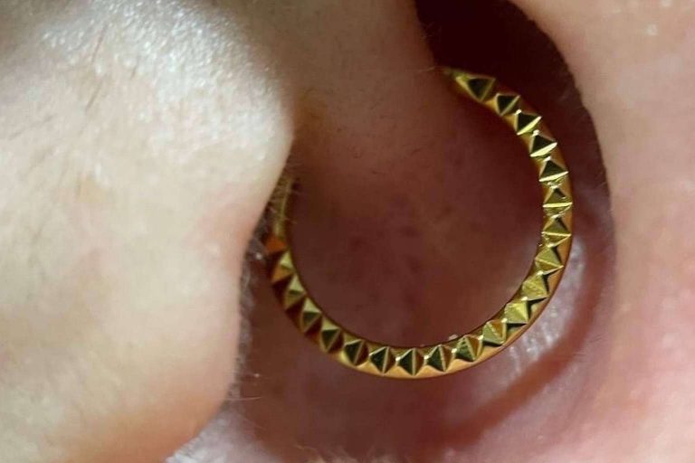 Steel Of Doom expone los piercings en tendencia de este año