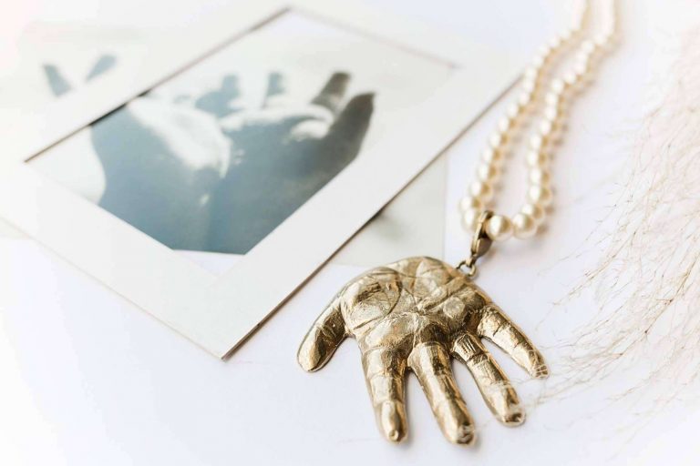 Regalos para madres ideales en la web de Dejando Huella Joyas