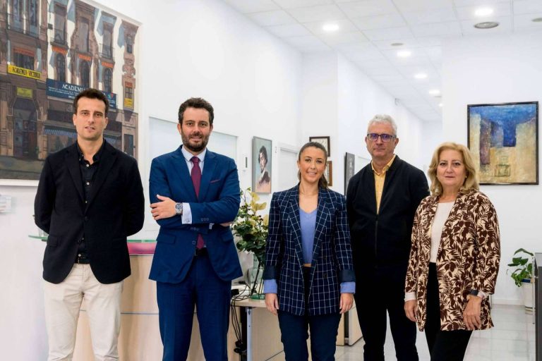 Trabajar con animales como auxiliar veterinaria, con Victoriaformación.es