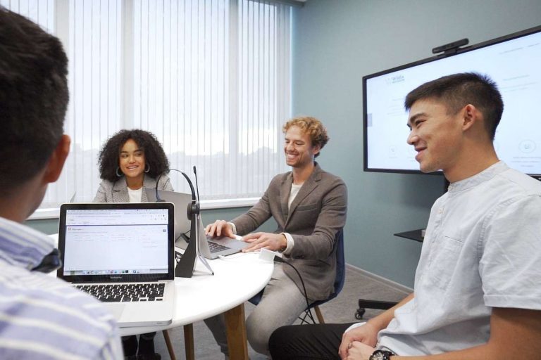 TELLiT sobre la conexión entre clientes y trabajadores con el sistema de smartworking