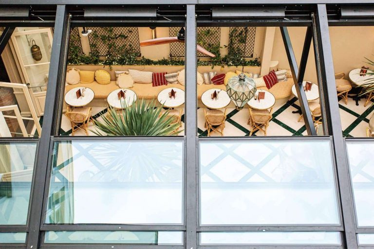 Techos móviles para restaurantes con Airclos