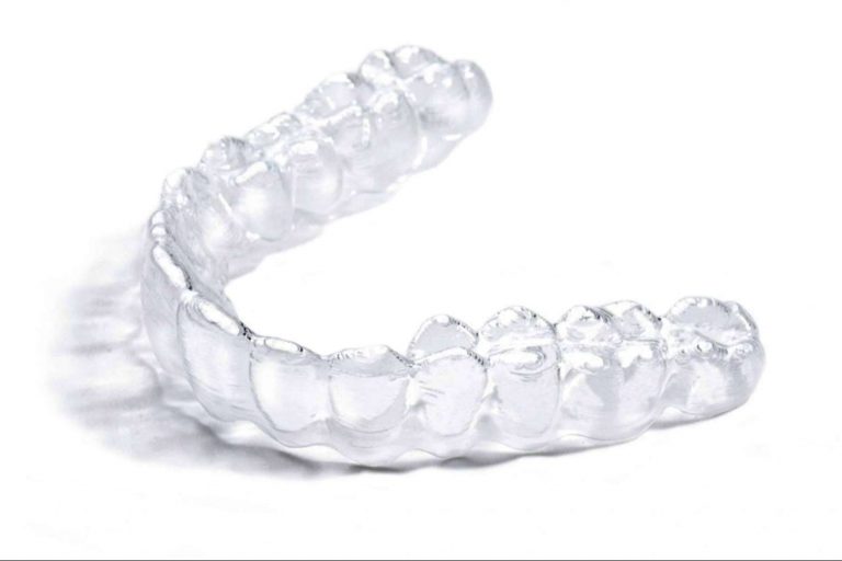 Alineación de dientes con la ortodoncia invisible Invisalign®, en la Clínica Dental Ahoa