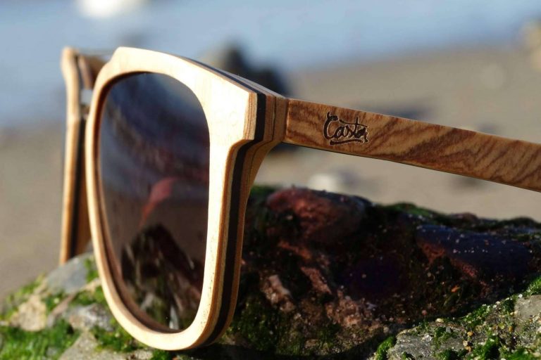 Las gafas de madera de zebrano y de olivo