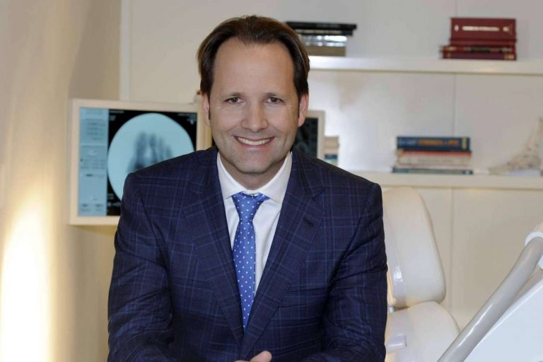 Grandes soluciones para corregir juanetes y dedos de garra con cirugía mínimamente invasiva del pie, en la Clínica San Román