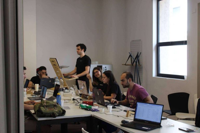 Lograr el balance perfecto entre tener un propio tech team y externalizar, con Novolabs