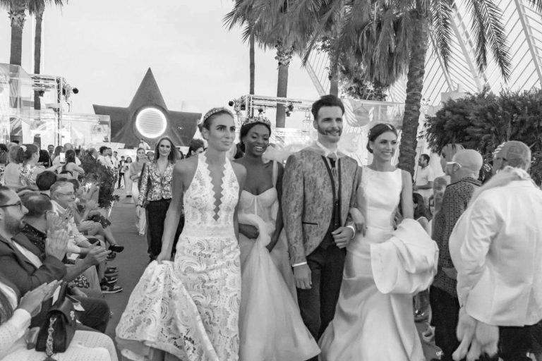 Atelier de Bodas desfila en Afrodita II 'El guardián de la moda', un desfile benéfico con los diseñadores nupciales valencianos más destacados