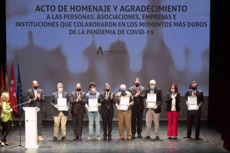 Joaquín Molpeceres Sánchez en el acto de homenaje del Ayuntamiento de Alcalá de Henares