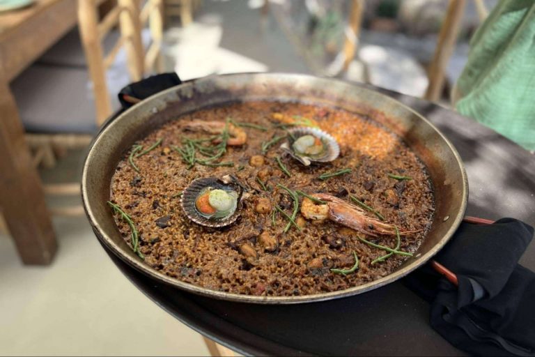 Sant Antoni de Portmany ofrece sol, mar y gastronomía 365 días al año