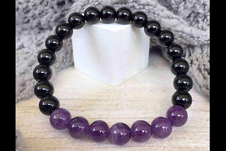 Tierra de Gemas acerca de la procedencia y el significado de las pulseras de bolas